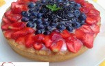 Crostata con crema di yogurt e frutti di bosco