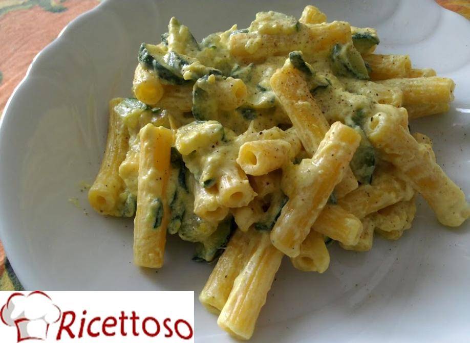 Pasta_zucchine_ricotta_zafferano