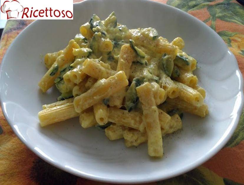 Pasta_zucchine_ricotta_zafferano2